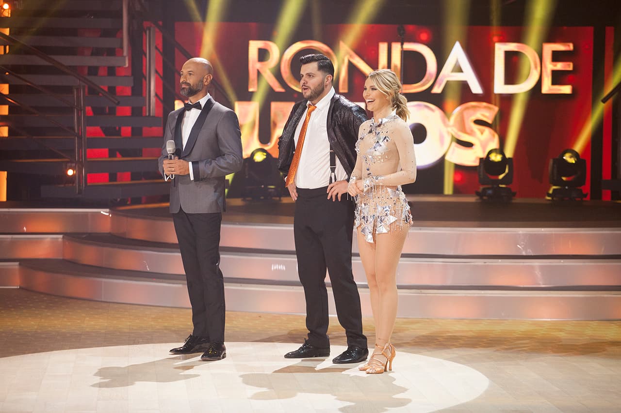 El tercer enfrentamiento de la noche fue el de la rusa Irina Baeva y el mexicano Paco Stanley, quienes bailaron al timo del cha-cha o chachachá.
<br>