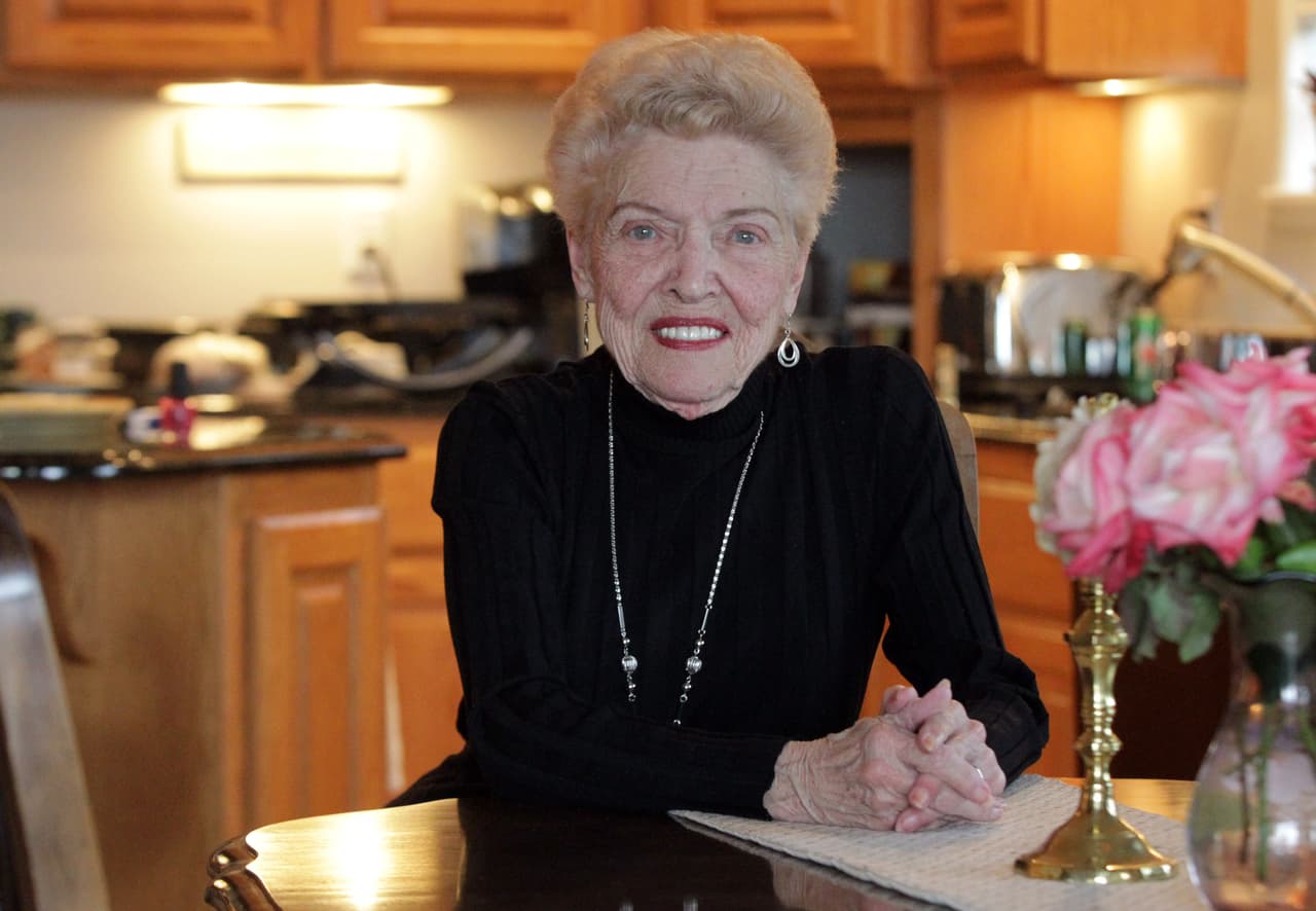 En la charla, Esther Jenner también comentó que no le agrada la idea de que actualmente Caitlyn Jenner forme parte del reality show australiano 
<b><a href="https://www.youtube.com/channel/UCcjQhy2dG8IMkBDDtegv23g" target="_blank">'I'm a celebrity... get me out of here'</a></b>, en el cual se enfrenta a diferentes pruebas físicas en la jungla.