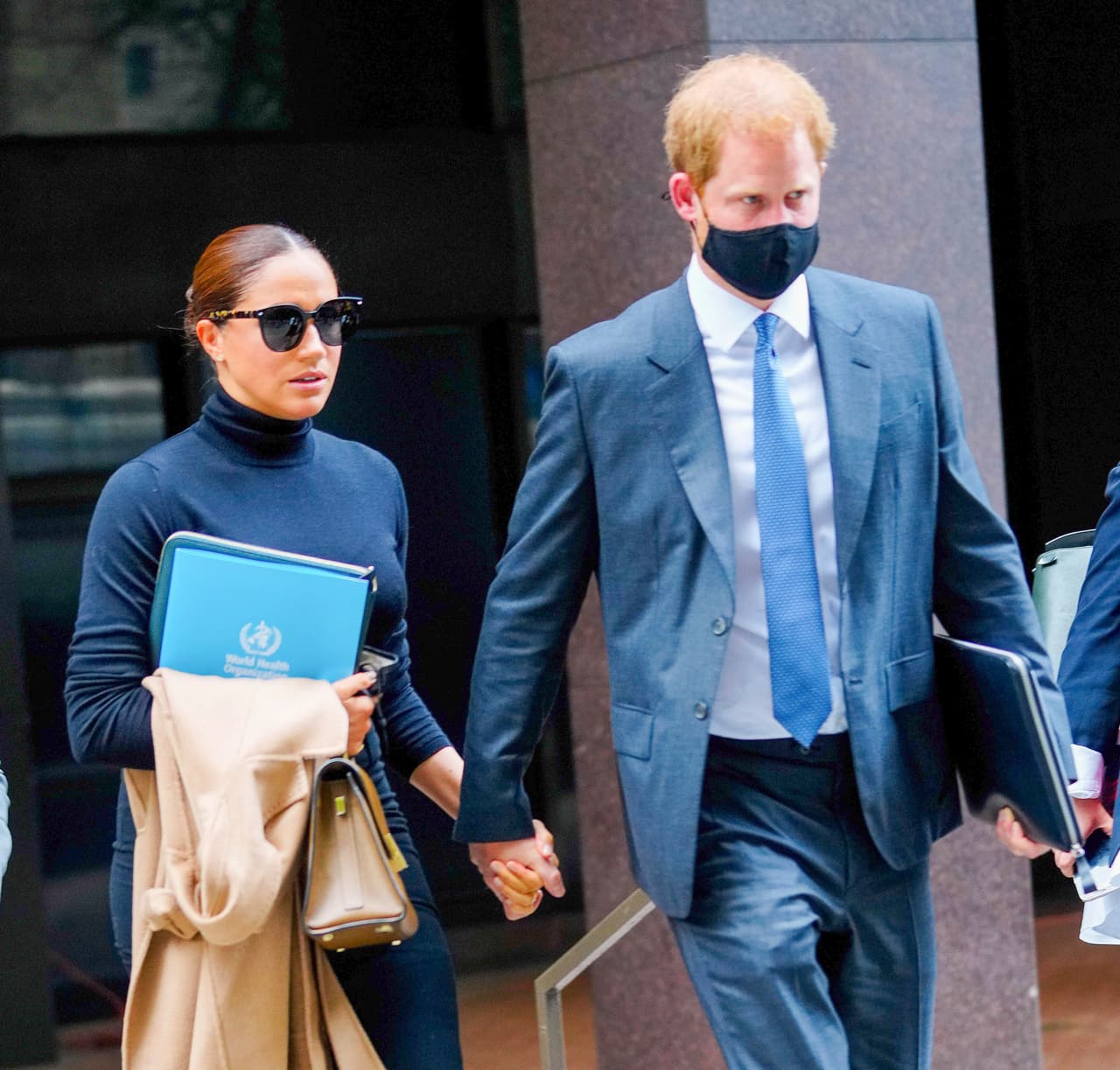 Cuando se le preguntó si sentía que Meghan Markle debería ofrecerse a ayudar con los costos médicos de su papá, fue contundente. 
<br>