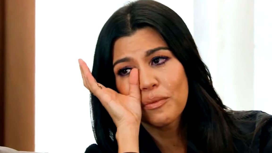 Kourtney rompe en llanto frente a Kim y le dice: "He trabajado tan duro para mantener a esta familia unida".