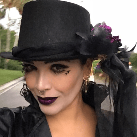Como cada año, Karla Martínez nos sorprendió en Halloween con las fotos de su transformación en familia.