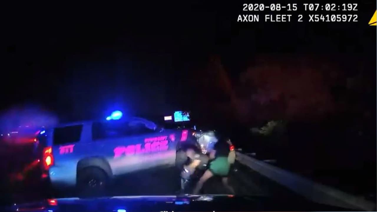 Quedó captado en video cuando un policía de Georgia es arrollado durante una parada de tráfico