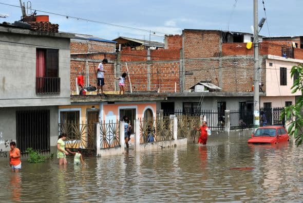Las lluvias han sido tan intensas que según el director del Instituto de Hidrología, Meteorología y Estudios Ambientales (Ideam, estatal), Ricardo Lozano, en Bogotá se ha superado ya en 100 por ciento la precipitación promedio para el mes de noviembre.