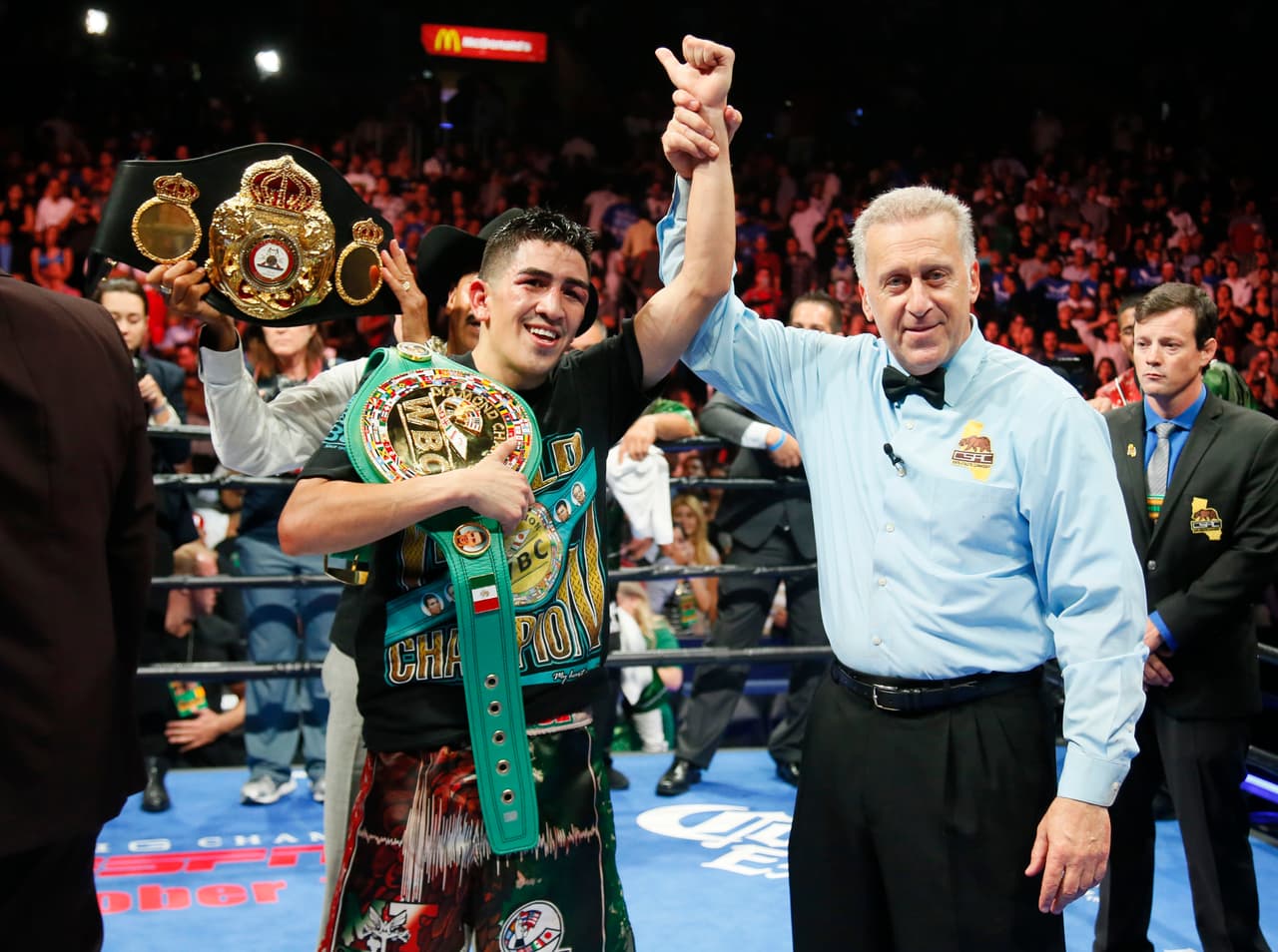 Leo Santa Cruz va por el título pluma del CMB