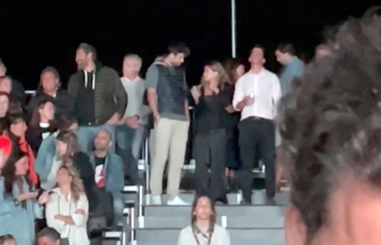 "Se han mantenido en silencio sobre su relación, pero todos los que los rodean saben lo que está sucediendo", aseguró la fuente.
<br>