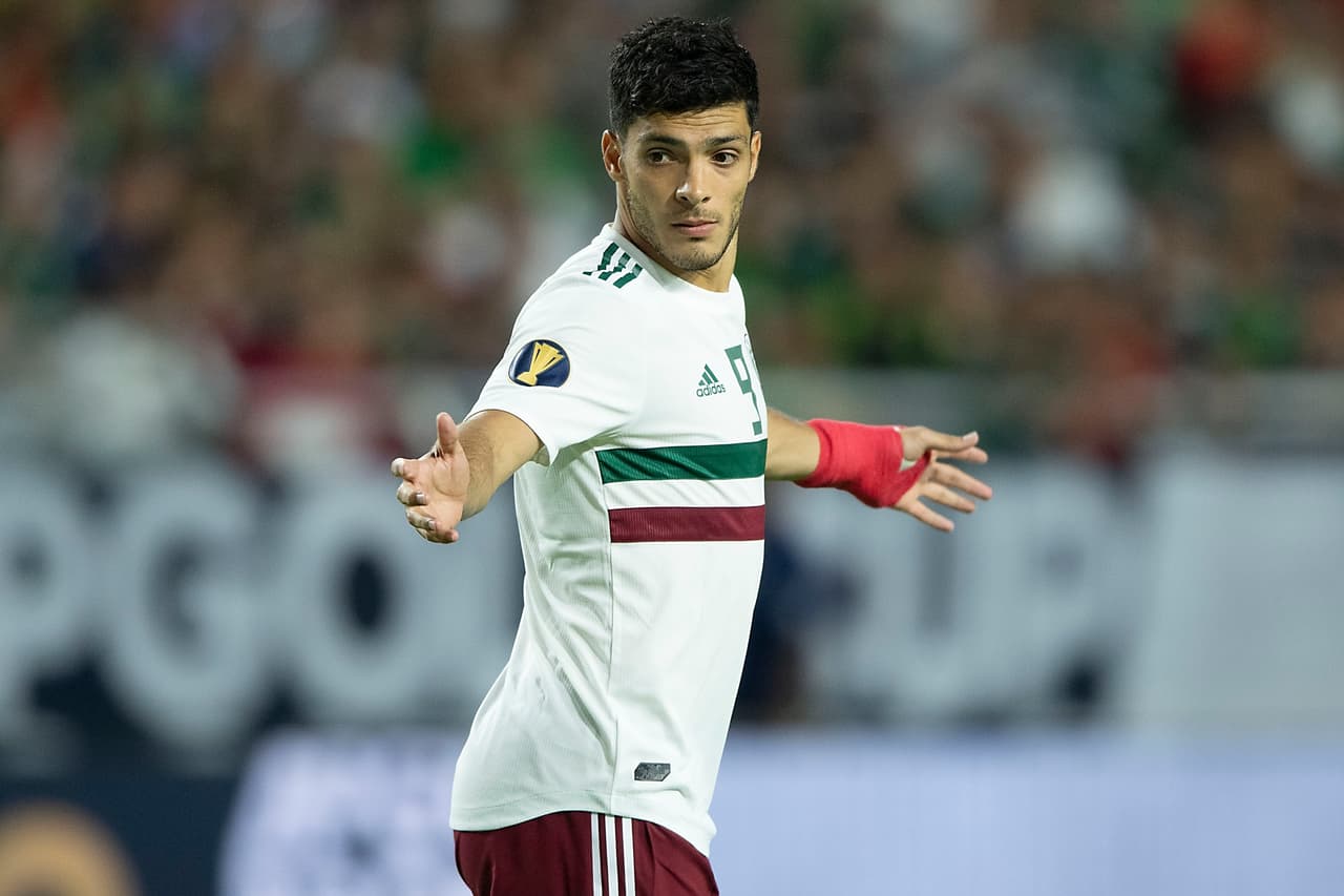 Los minutos pasaban y México no lograba plasmar esa superioridad en posesión de pelota y en posición de terreno en donde más importaba, en el marcador.