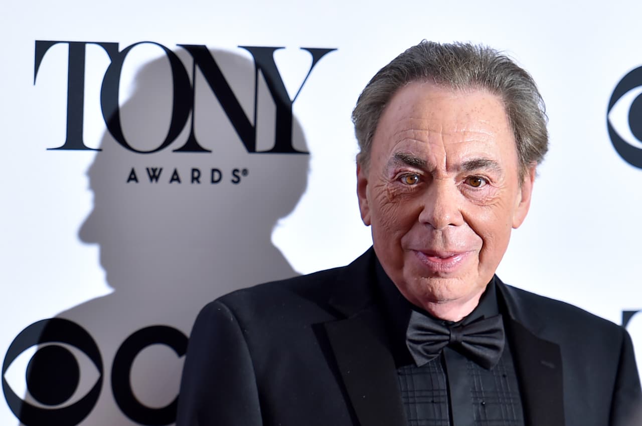 <h2 class="cms-H2-H2">Andrew Lloyd Webber</h2>
<br>
<br>El creador de musicales como “Cats”, “Jesucristo Superestrella” y “Los Miserables”, de 74 años, acumula una fortuna personal de 1,200 millones de dólares. No obstante, no planea heredarla a sus cinco hijos. Su deseo es que el dinero se destine a fundaciones que apoyen a nuevos creadores de música, que no cuenten con los medios económicos para seguir con su carrera. 
<br>
<br>“A ellos no les molesta”, según citó 
<i>Business Insider</i>, en un recuento publicado en 2020. “Se trata de que tengan una ética de trabajo. No estoy a favor de niños que, de repente, ganan mucho dinero sin haber trabajado”. 
<br>