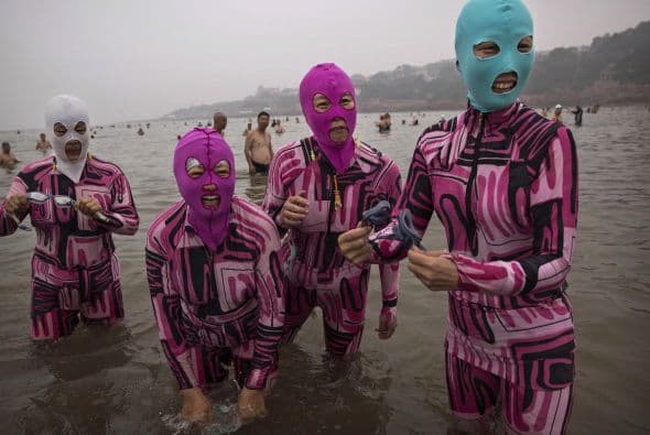 Los trajes completos son un complemento contra los rayos solares.