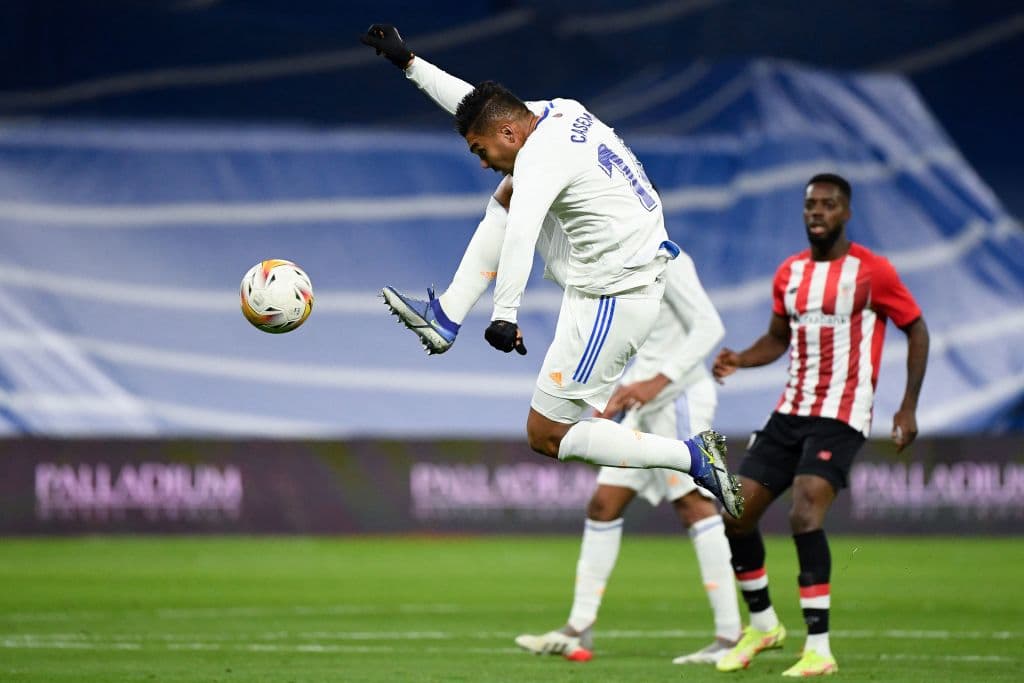 Real madrid no se quiere despegar de la cima de la tabla y le pegan 1-0 al Athletic Club con gol de Karim Benzema.