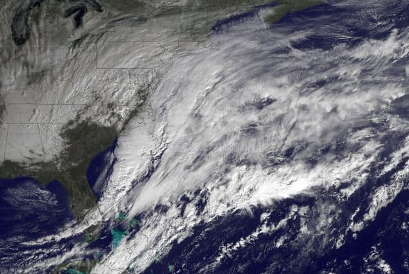La ciudad que nunca duerme, hoy es azotada por una tormenta que no sólo la ha paralizado, sino que ha dejado a miles varados en aeropuertos nacionales e internacionales. Impresionantes las estampas de #NuevaYork el 26 de enero de 2015, una día para la historia de la 'Gran Manzana'