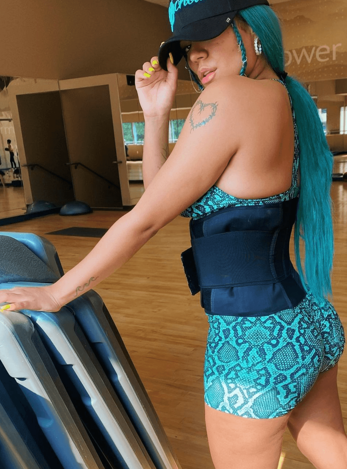 Además de su carisma, la interprete de ‘Tusa‘ sabe que la perseverancia y la disciplina son las herramientas que le permiten ser una de las mujeres más adineradas e influyentes que hoy conocemos, por eso expresó en su cuenta de Twitter: "Tú estás donde estás hoy, por lo que hiciste y dejaste de hacer ayer y estarás donde estarás mañana por lo que hagas y dejes de hacer hoy... Tú puedes lograr eso que sueñas EMPEZANDO HOY! Hágale pues !!!"