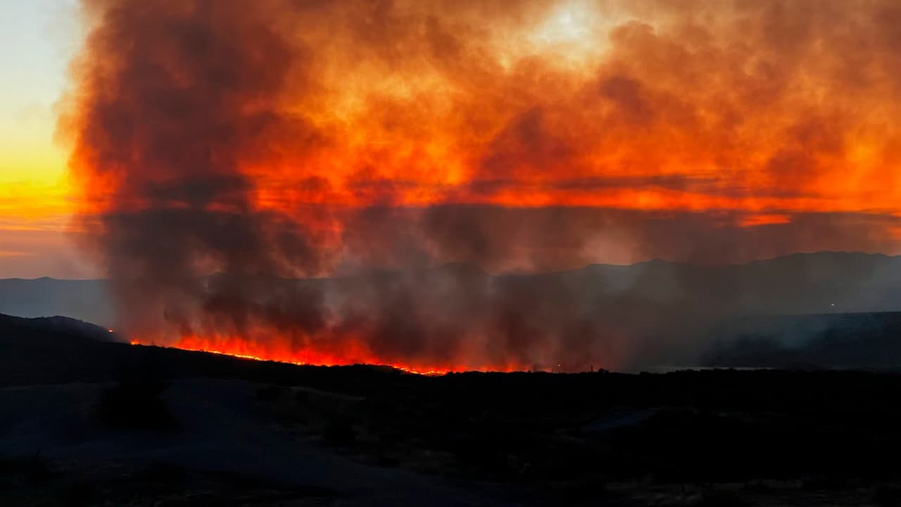 El incendio forestal 
<b>Adams Fire</b> continúa avanzando sobre el Bosque Nacional Tonto, donde hasta la tarde del lunes 3 de junio ya había consumido más de
<b> 5,000 acres de vegetación.</b>