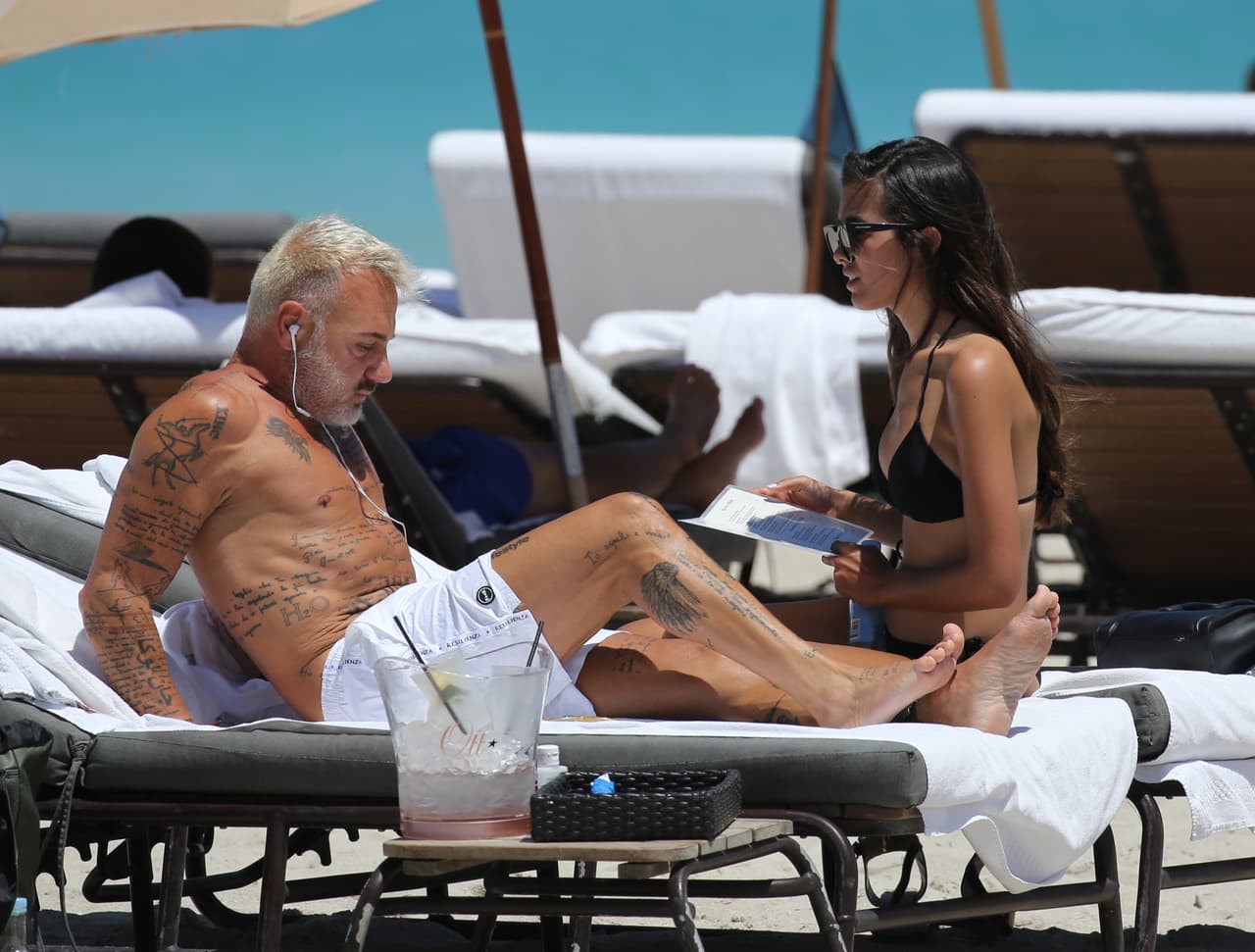 El excéntrico millonario, que recién firmó un acuerdo con Universal Music Latin Entertainment, no ha confirmado si se trata de su nuevo amor.