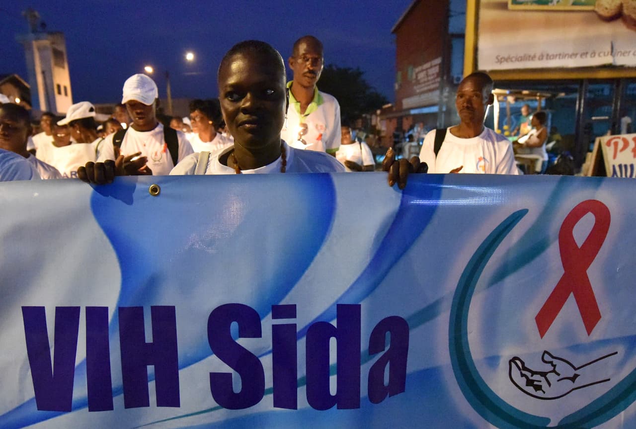 Una investigación de UNICEF dada a conocer a finales de noviembre reveló que el número de adolescentes que murió por sida en todo el mundo se triplicó desde el año 2000. La mayoría de los casos se registraron en el África subsahariana, donde el sida es la causa número uno de muerte de jóvenes.