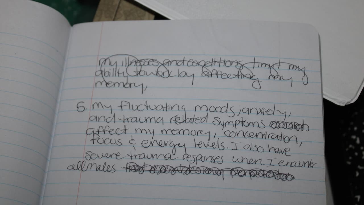 <b>Mensajes eliminados por Sterns </b>revelaron que intentó borrar evidencia clave antes de su arresto. En la imagen, anotaciones encontradas en la casa de Madeline revelaron textos reveladores sobre su estado de ánimo.