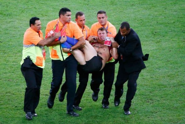 Las fuerzas del orden lograron sacarlo, aunque en la transmisión oficial las imágenes nunca se vieron.