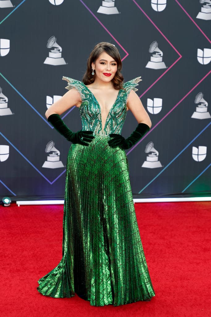 La colombiana
<b> Juliana Velásquez</b> cautivó con su vestido verde brillante.