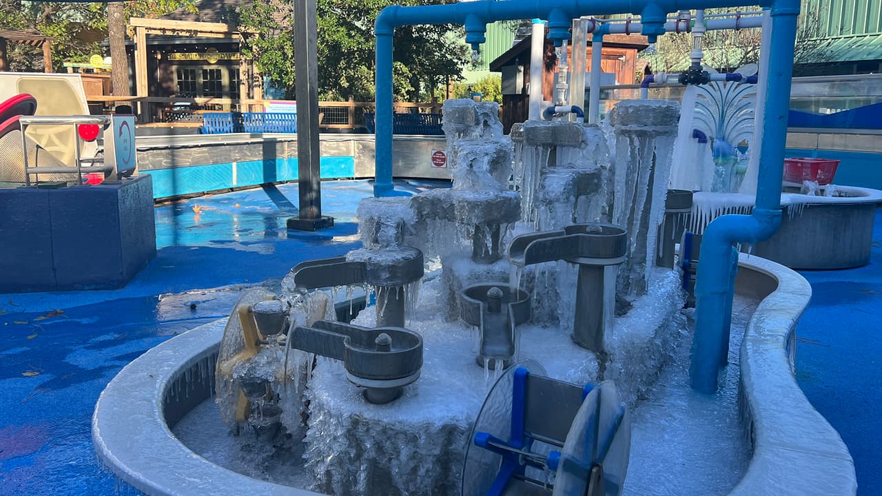 Los directivos de Children’s Museum Houston decidieron cerrar el área exterior debido al intenso frío.