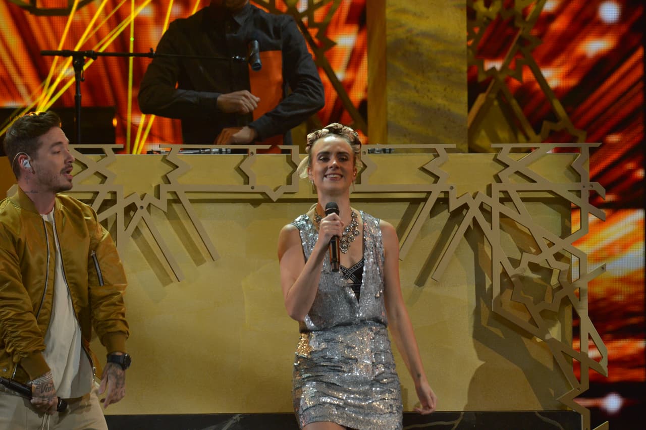 Los fans los ovacionaron de pie.