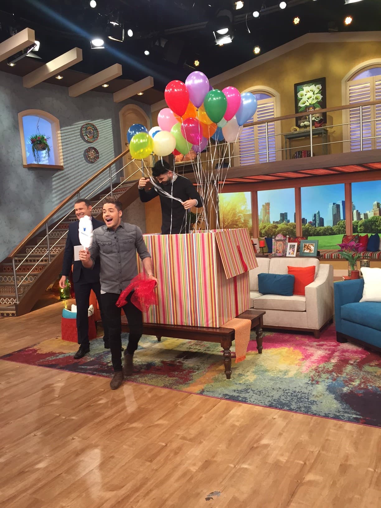 Jomari también se unió al festejo de su querido amigo.