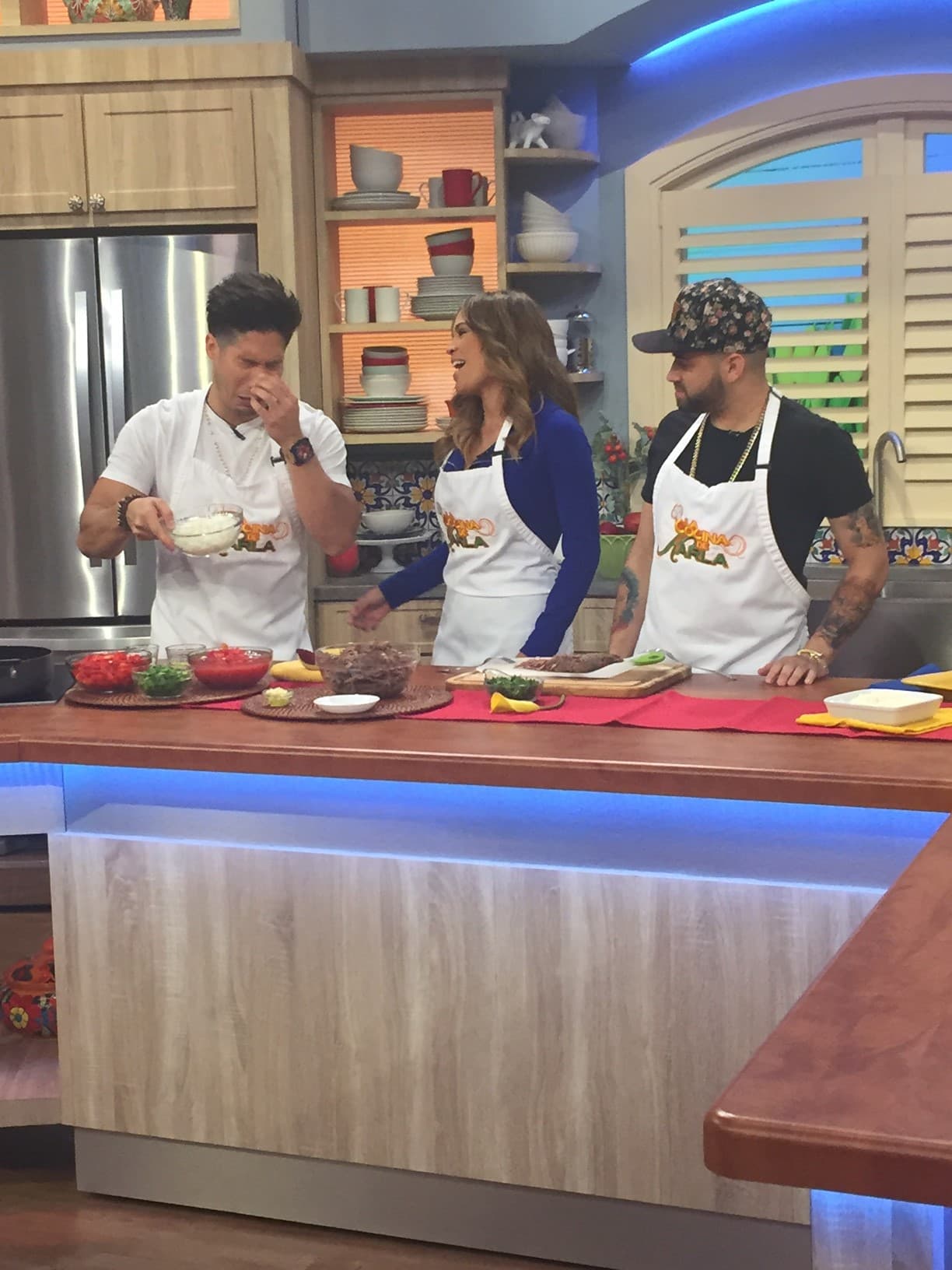 Aunque no les fue fácil cocinar, hicieron su mejor esfuerzo.