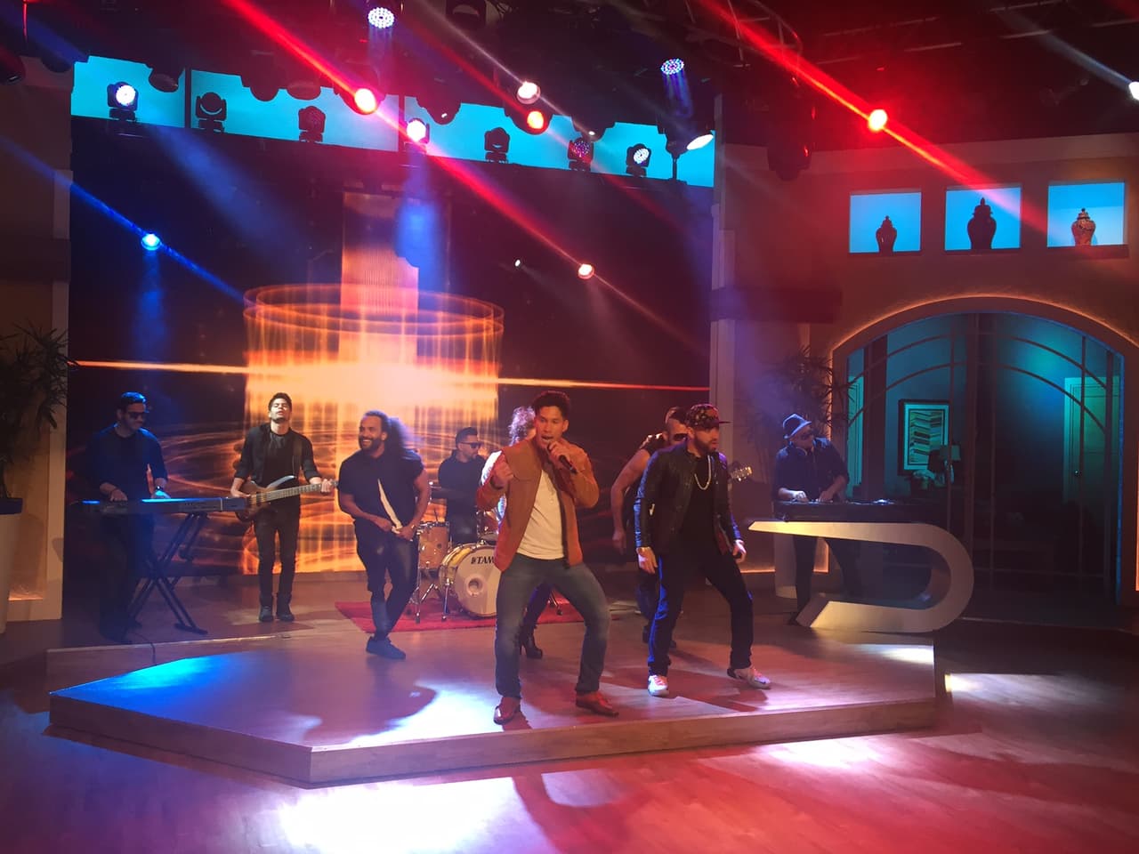 Chino y Nacho cantaron sus mejores éxitos.