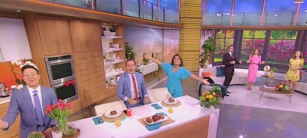 Este 14 de abril se cumplen 24 años desde la primera emisión de Despierta América. Los cambios son muchos en más de 20 años ininterrumpidos al aire, pero la esencia del show sigue intacta, continuamos recibiendo a la audiencia hispana con gran alegría.