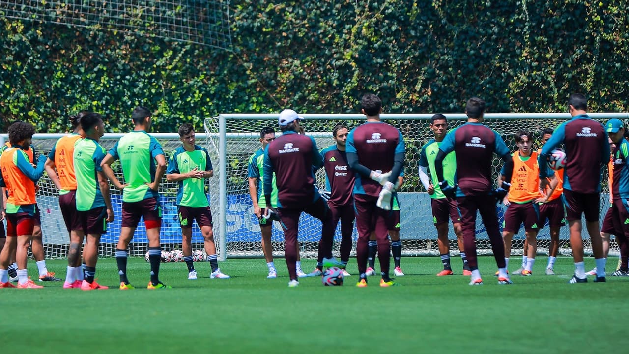 ¡Llegan 'europeos' al Tri! México ya entrena con Santi Giménez y compañía