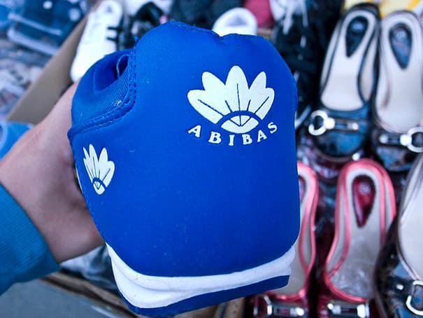 ¡Checa estas fotos de los productos, posiblemente, más chafos del mundo! ¿Crees que pagaron derechos de autor?