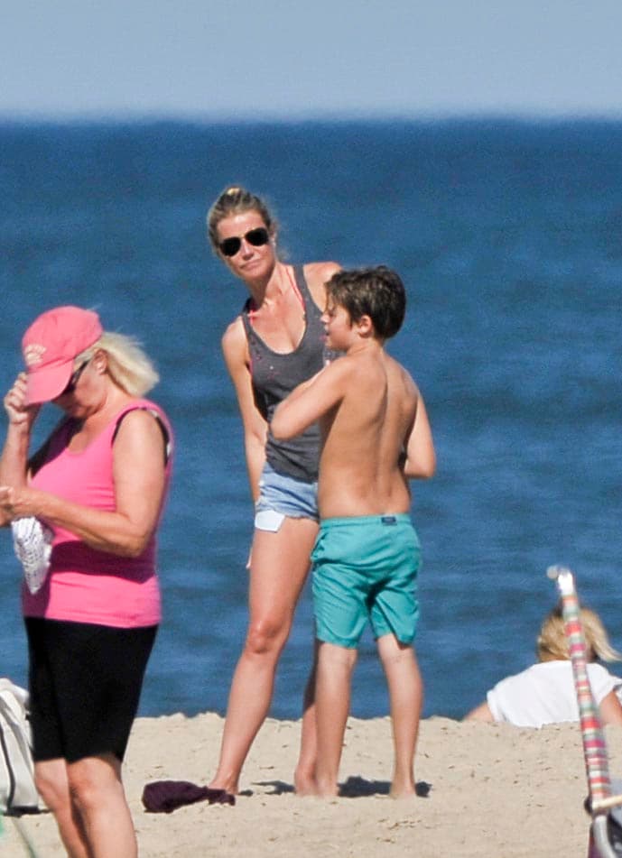 El ex matrimonio pasó tiempo con sus hijos, Apple y Moses.