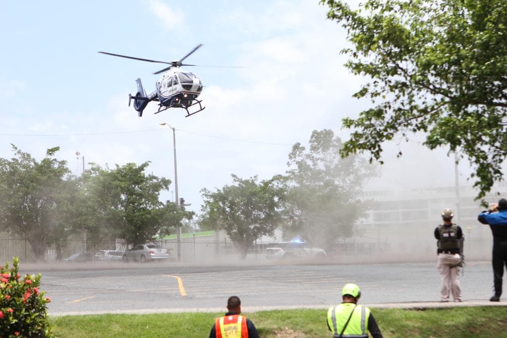 Así lució el el momento de las maniobras del helicóptero que se usó en el simulacro.
