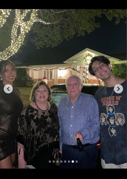 "¡Eso! Qué bellos", comentó Tanya Charry en la publicación tras ver las imágenes en las que La Flaca y su familia desbordaron alegría ante la llegada del nuevo año. 
<br>