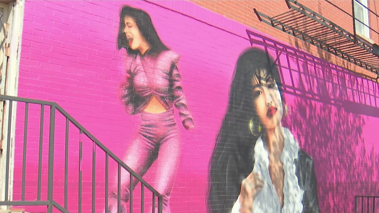 Pintan mural en Pilsen que rinde homenaje a Selena Quintanilla