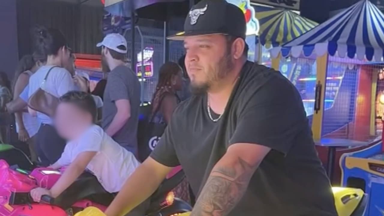 Kilmar Ábrego, el salvadoreño deportado por "error", se presenta en corte y su defensa pide que sea liberado