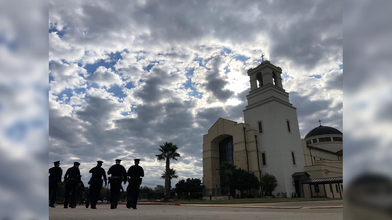 El oficial Leal será sepultado este jueves luego de la ceremonia celebrada en su memoria.
