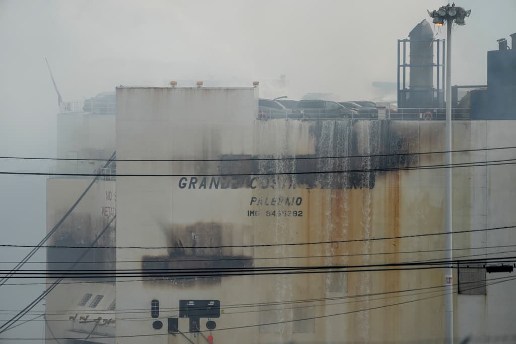 Los datos de localización marítima indicaban que el Grande Costa D'Avorio, construido en 2011, había llegado siete días antes desde el puerto de Baltimore.
<br>