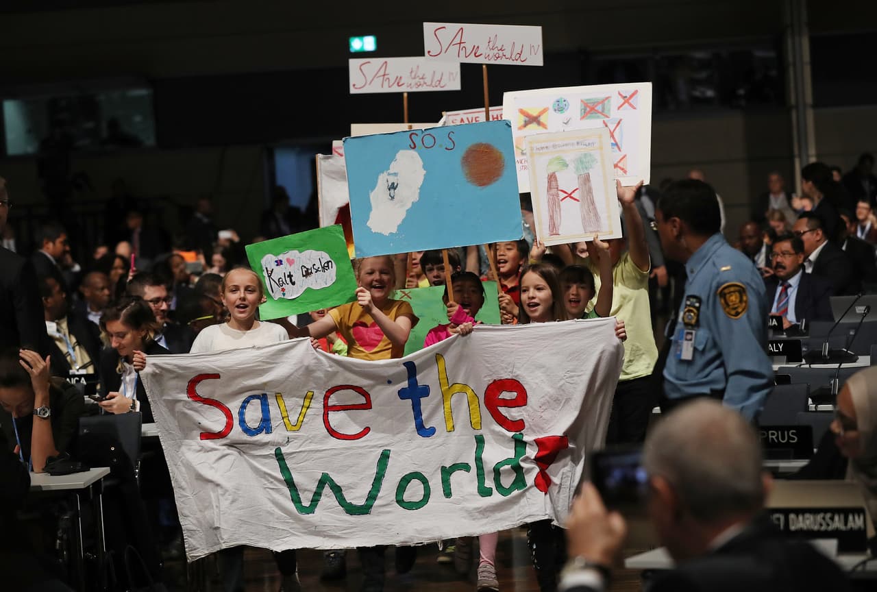 Los niños han participado de los eventos con sus dibujos y colores. Ellos piden con sus pancartas que se tomen las decisiones necesarias para que la salud del planeta mejore.