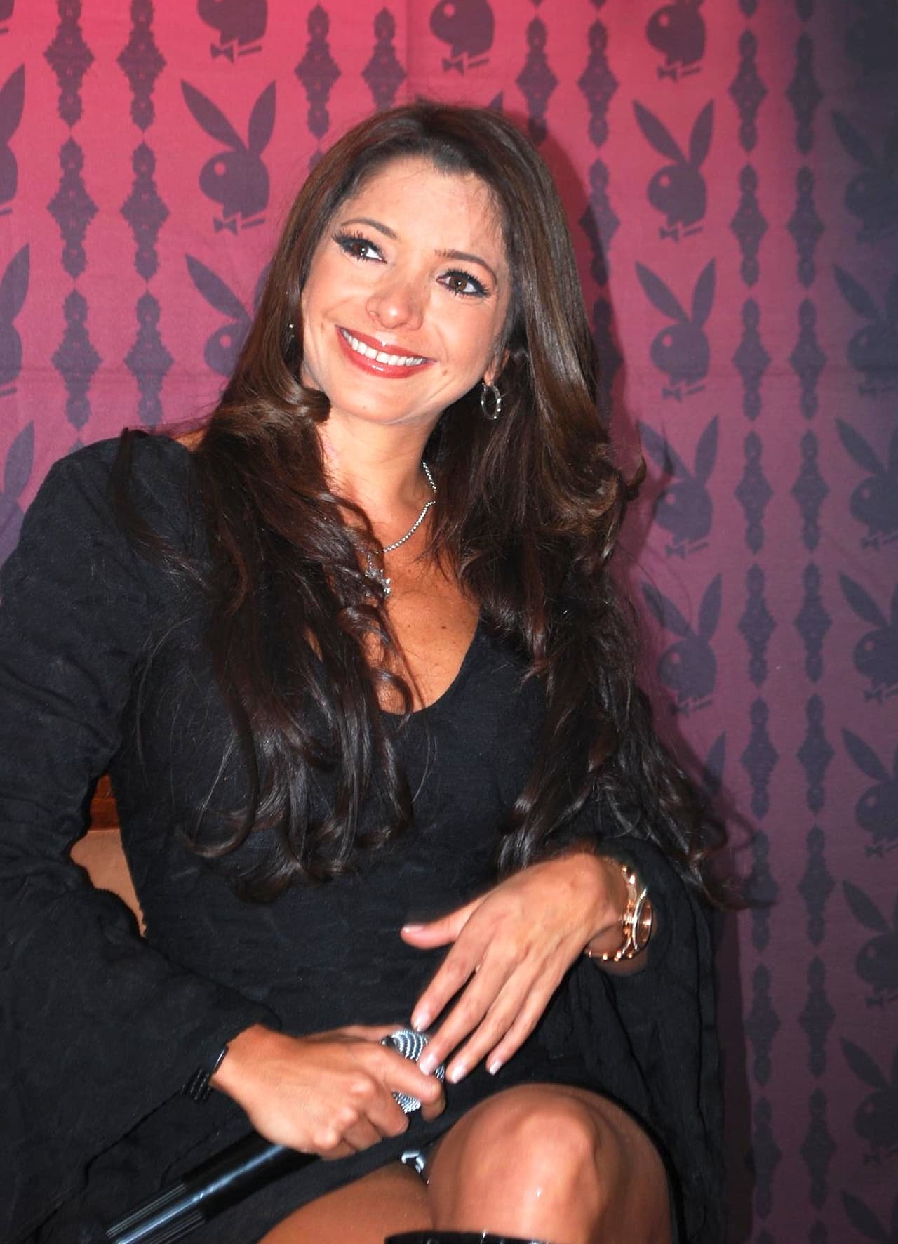 “Sintió que la atacaron (los medios) en [...] algunas situaciones y se sintió, yo creo que, ofendida o ya no le gustó. Dijo 'bueno, me quito del medio, ya no quiero estar en el medio' y está bien. Es respetable”, afirmó el cantante.