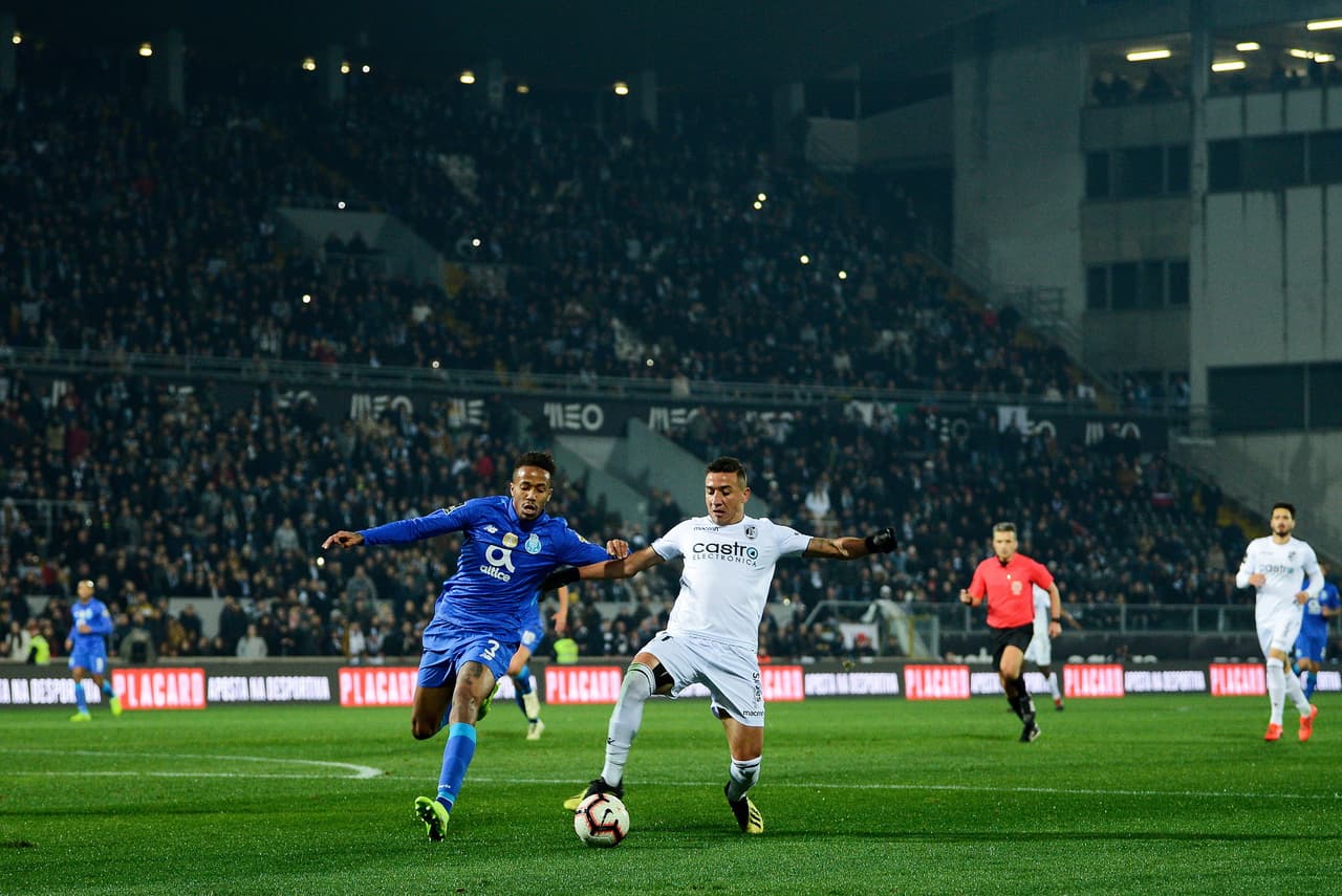 Con lleno en el Estádio Dom Afonso Henriques se disputó el juego entre el líder y el quinto de la Liga de Portugal.