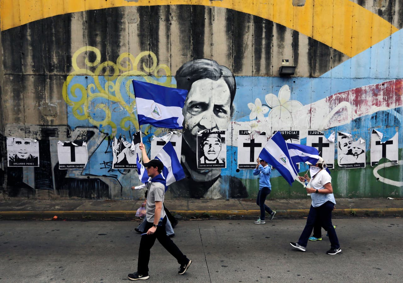 Este es el primero de tres días de protestas contra Ortega que empezaron el 18 de abril pasado por unas fallidas reformas a la seguridad social y se convirtió en un movimiento que pide la renuncia del mandatario que lleva once años en el poder. Este viernes, hay un paro nacional convocado y para el sábado una caravana que recorrerá los principales barrios de Managua.