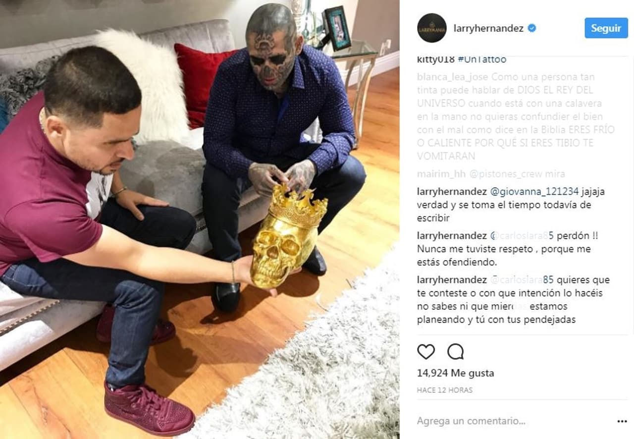 El cantante, con un estilo más relajado de lo acostumbrado, le contestó a quienes pusieron en duda su fe en Dios.