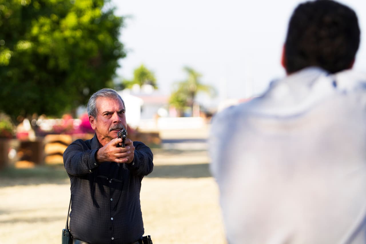 Argüelles no dejaría que lo arrestaran y retó a su hijo a dispararle.