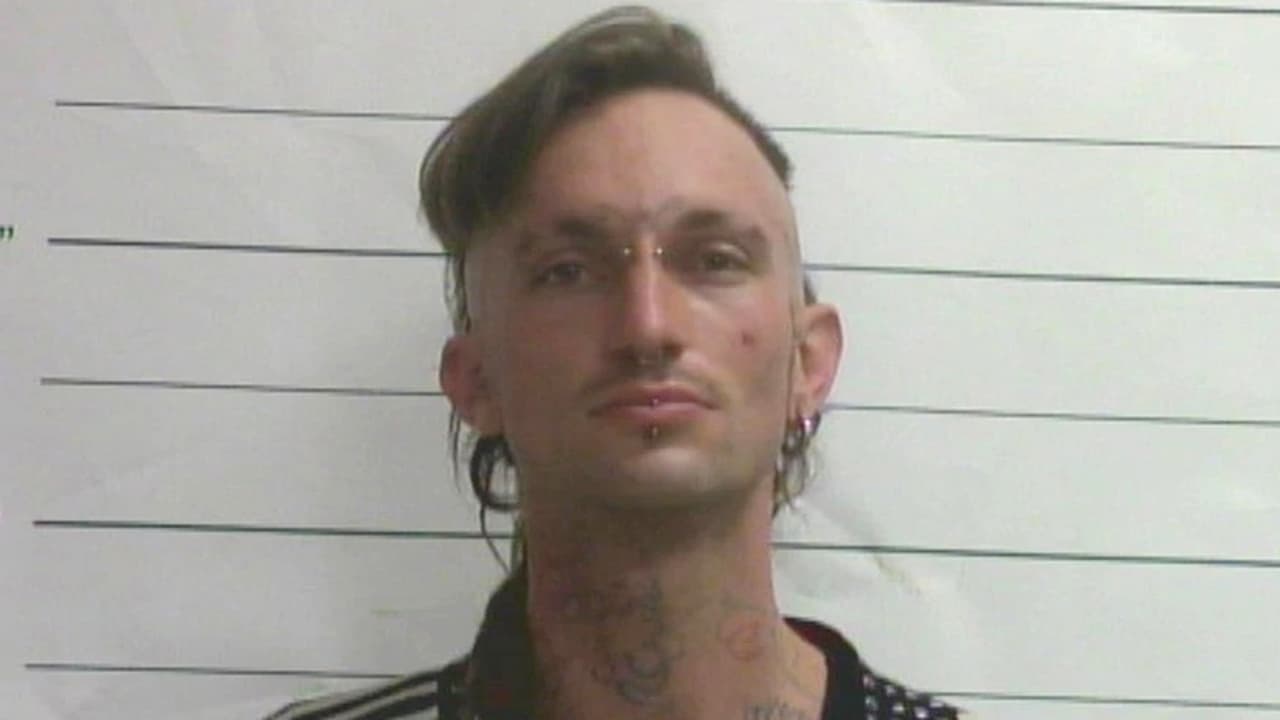 La estranguló hasta la muerte y la descuartizó con una sierra eléctrica: las acusaciones contra con hombre en Louisiana