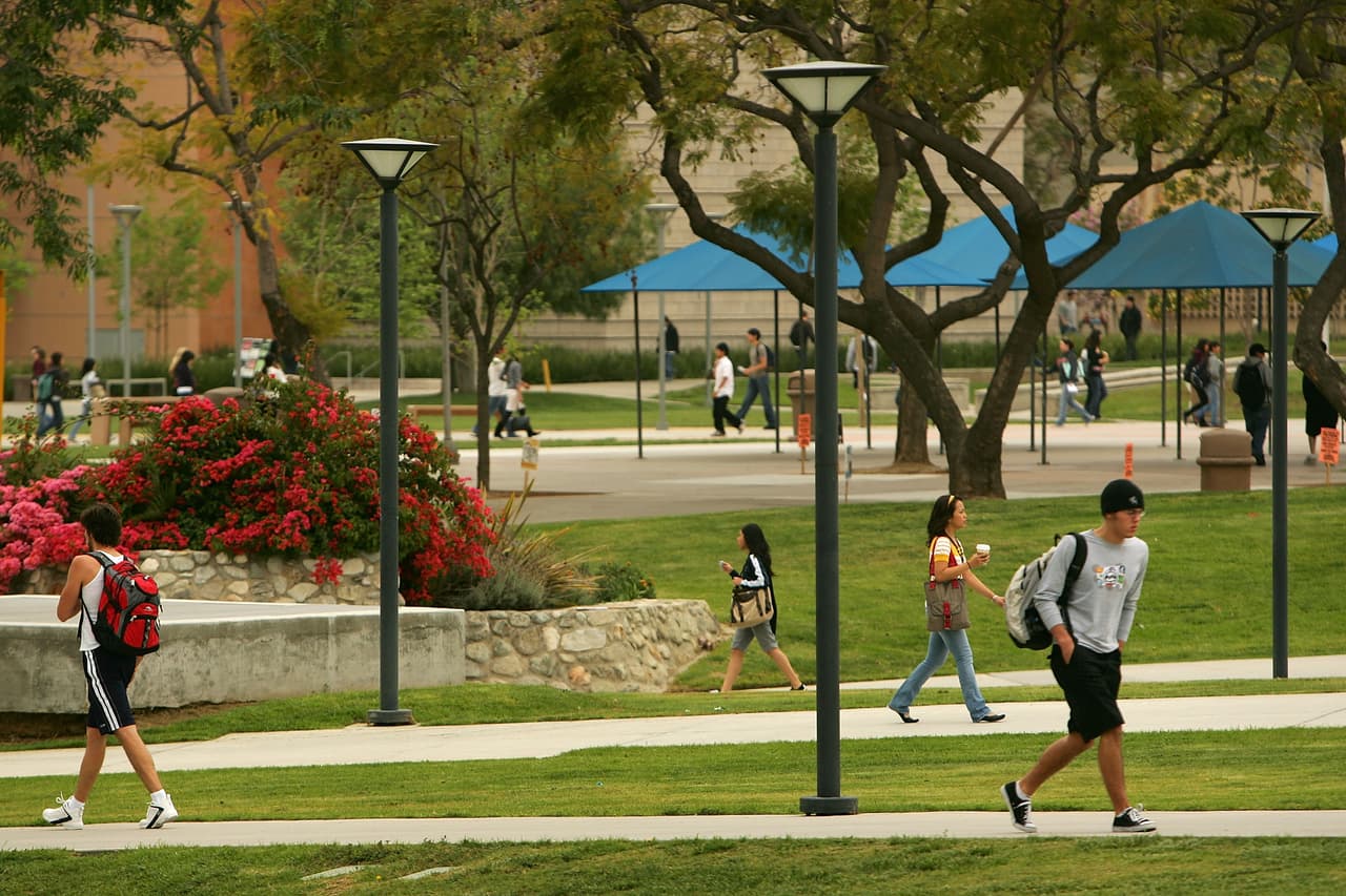 Cal State reporta número récord de solicitudes de admisión 