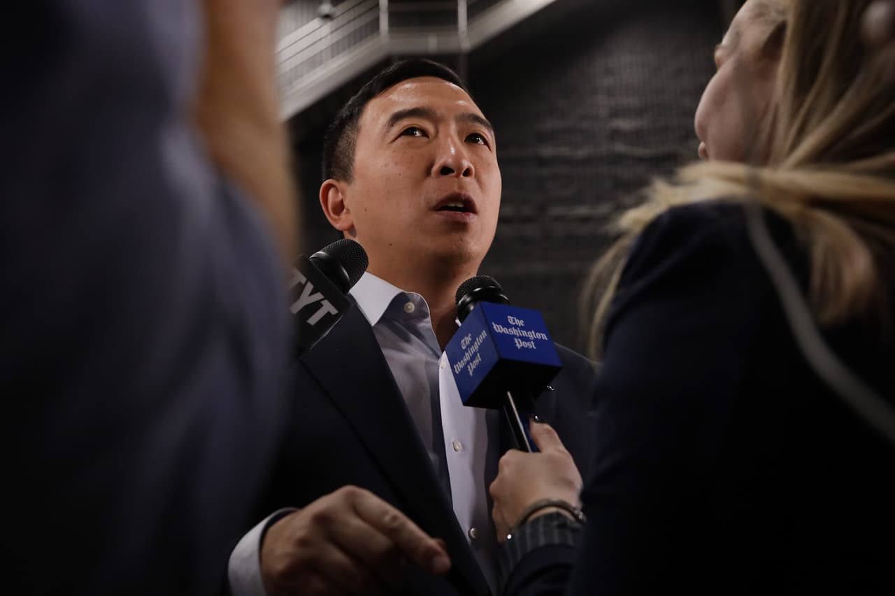 Andrew Yang es el único candidato de minorías que clasificó para el sexto debate demócrata.