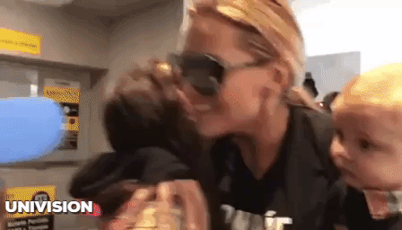 <b>Marjorie</b> recibió en agosto 
<b><a href="http://www.univision.com/entretenimiento/julian-gil-recibe-22-000-dolares-menos-por-parte-de-televisa-que-pago-la-pension-a-marjorie-de-sousa">la primera pensión de 22,000 dólares </a></b>por parte de
<b> Julián Gil</b> para el pequeño Matías, para ese entonces la actriz ya se mostraba más relajada, contaba con el apoyo de sus fans que acudieron a los juzgados a mostrarle su cariño a la actriz venezolana.