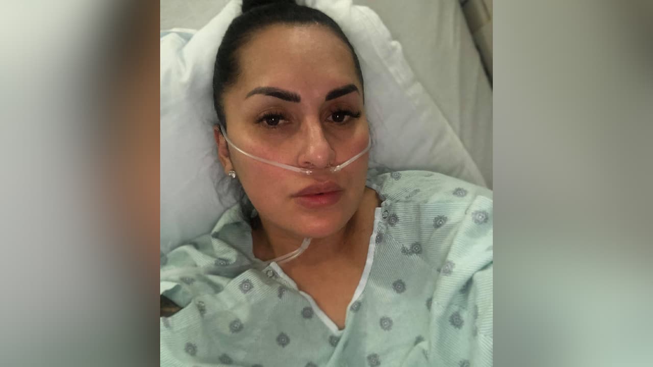 <b><a href="https://www.univision.com/local/houston-kxln/yo-no-queria-morirme-asi-madre-que-estando-embarazada-vencio-al-coronavirus-y-dio-a-luz-a-una-bebe-sana-video">Esbedy Reyes</a></b> resultó positiva a
<b><a href="https://www.univision.com/local/houston-kxln/esto-es-lo-que-se-sabe-del-coronavirus-en-el-area-de-houston-van-154-029-contagios-incluyendo-1-898-muertes">coronavirus </a></b>a principios del mes de junio, fue atendida y dada de alta, pero unos días después tuvo que regresar al hospital porque su situación había empeorado.