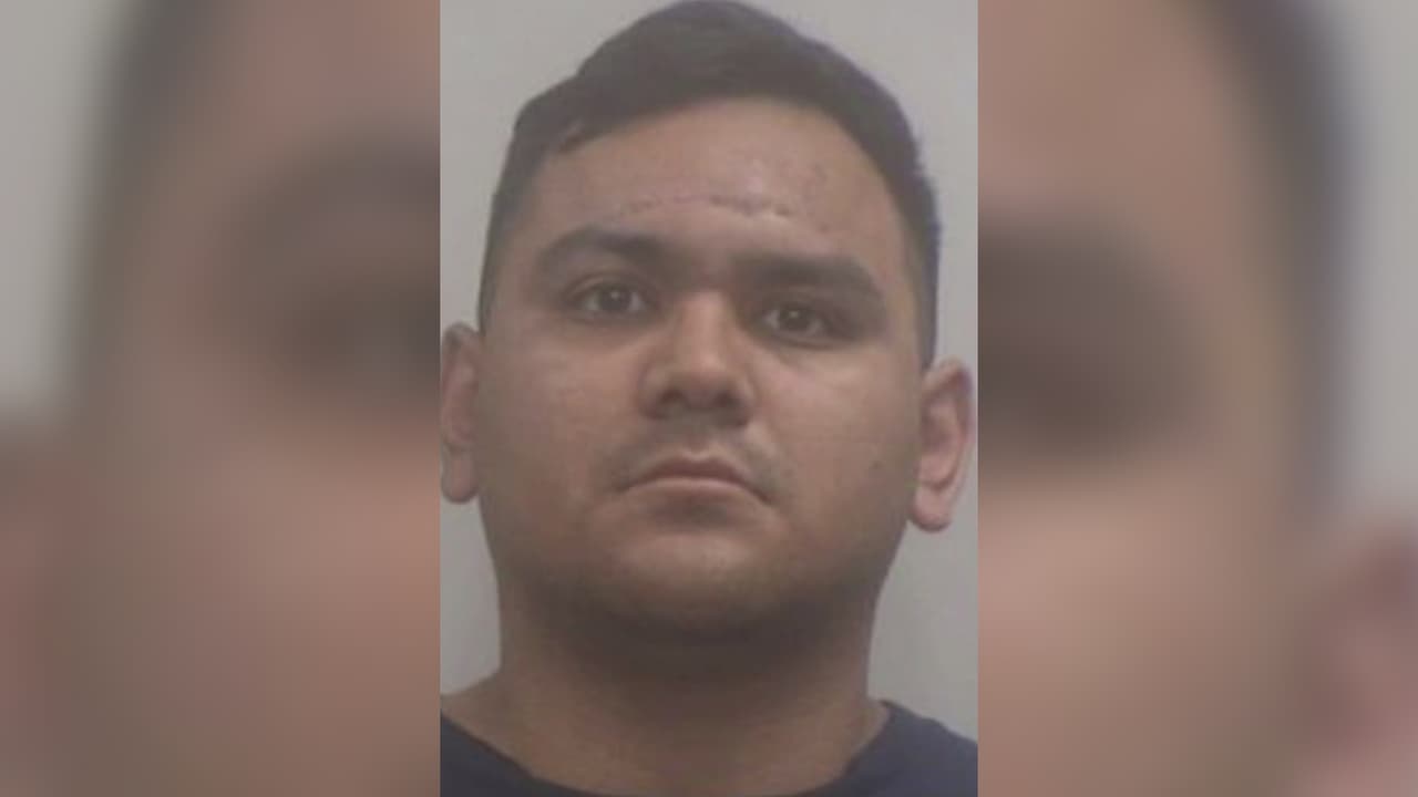 Arrestan a un hombre acusado de abuso sexual continuo contra una menor en Irving