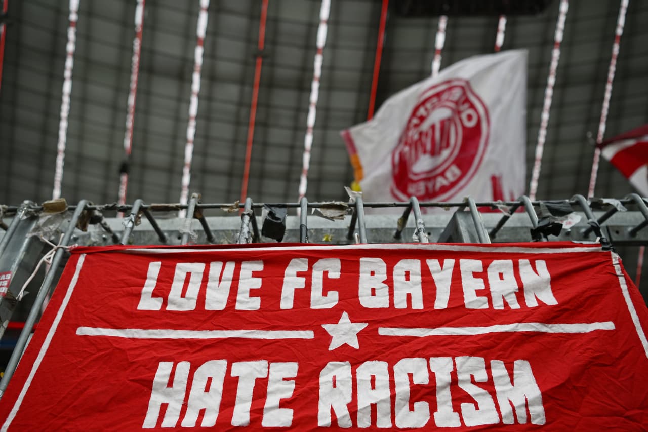 A pesar de los festejos un hermoso mensaje en contra del racismo.
<br>