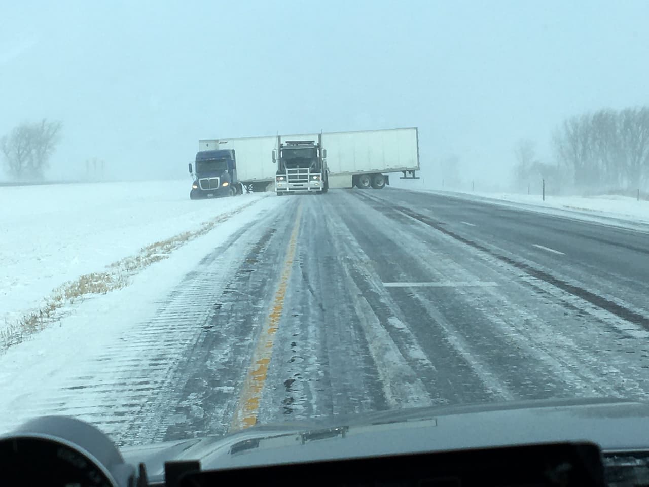 La poderosa tormenta de nieve que azota al medio oeste se extiende hacia el noreste de EEUU